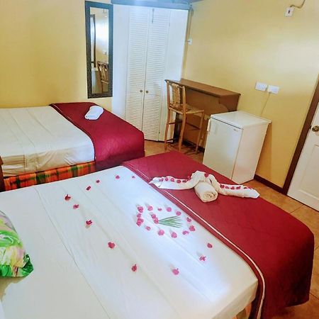 Sunset Lane Hotel Laborie Phòng bức ảnh