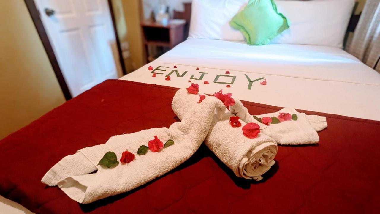 Sunset Lane Hotel Laborie Phòng bức ảnh
