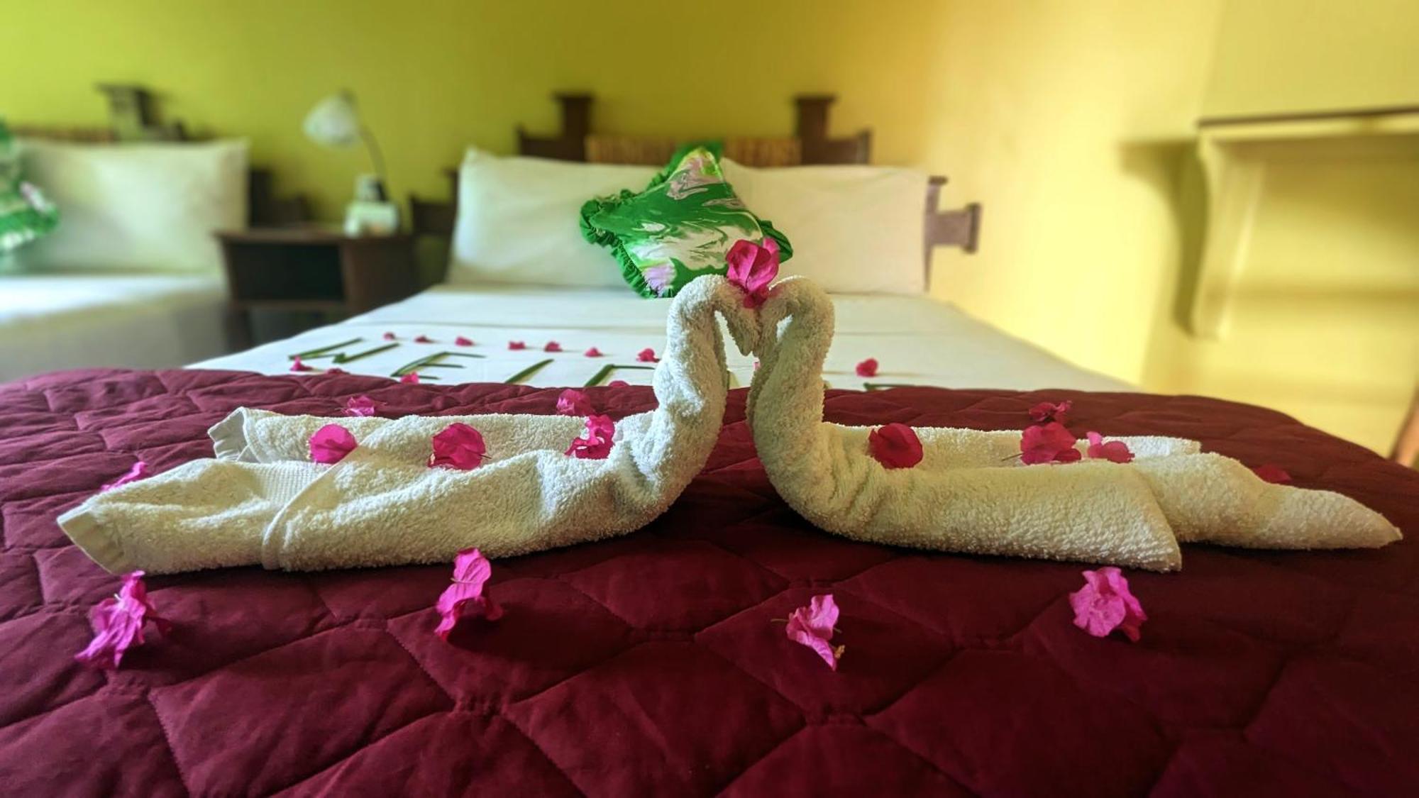 Sunset Lane Hotel Laborie Phòng bức ảnh