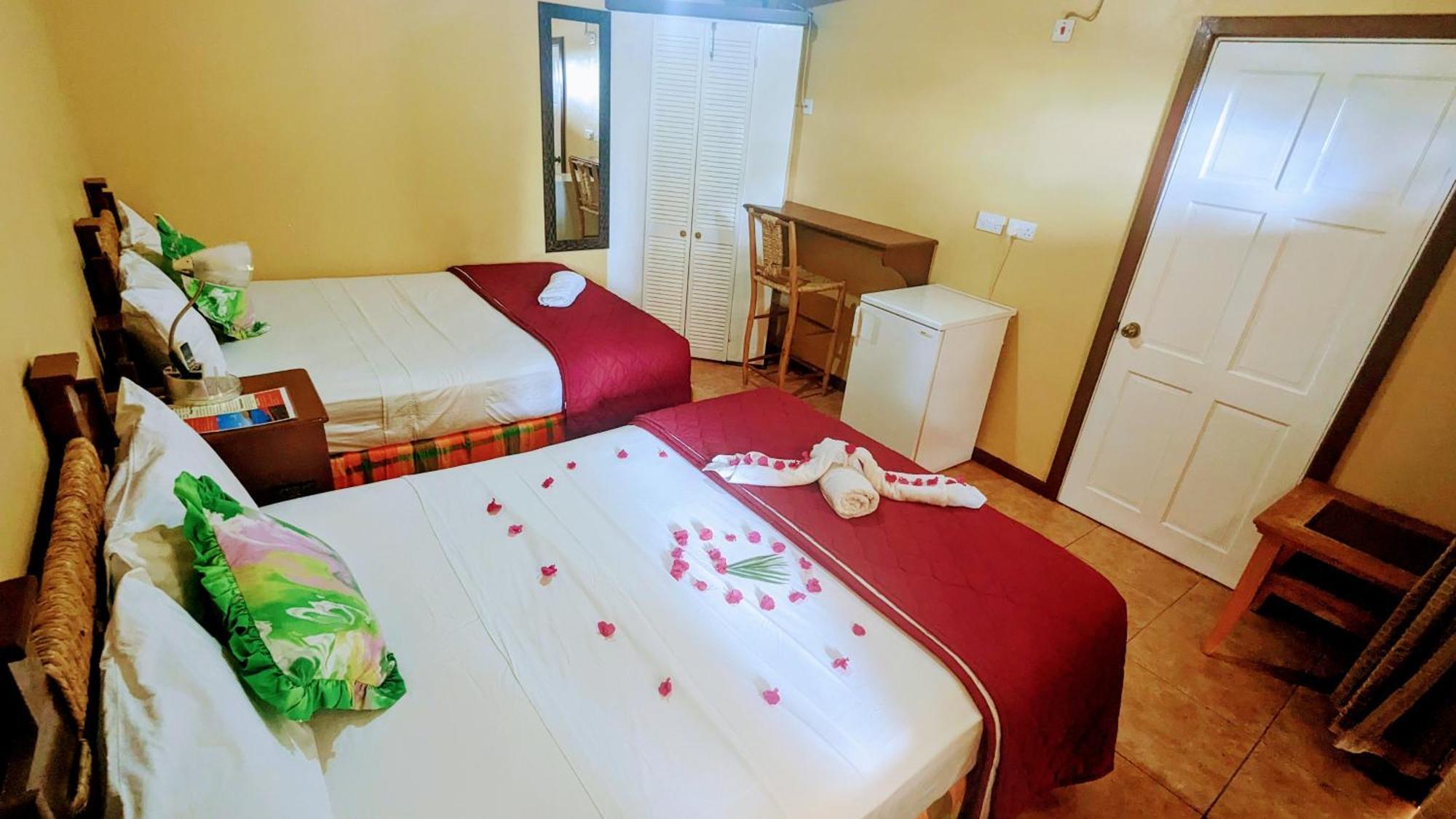 Sunset Lane Hotel Laborie Phòng bức ảnh