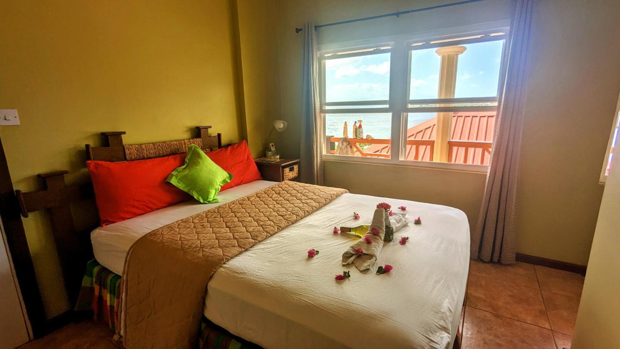 Sunset Lane Hotel Laborie Phòng bức ảnh