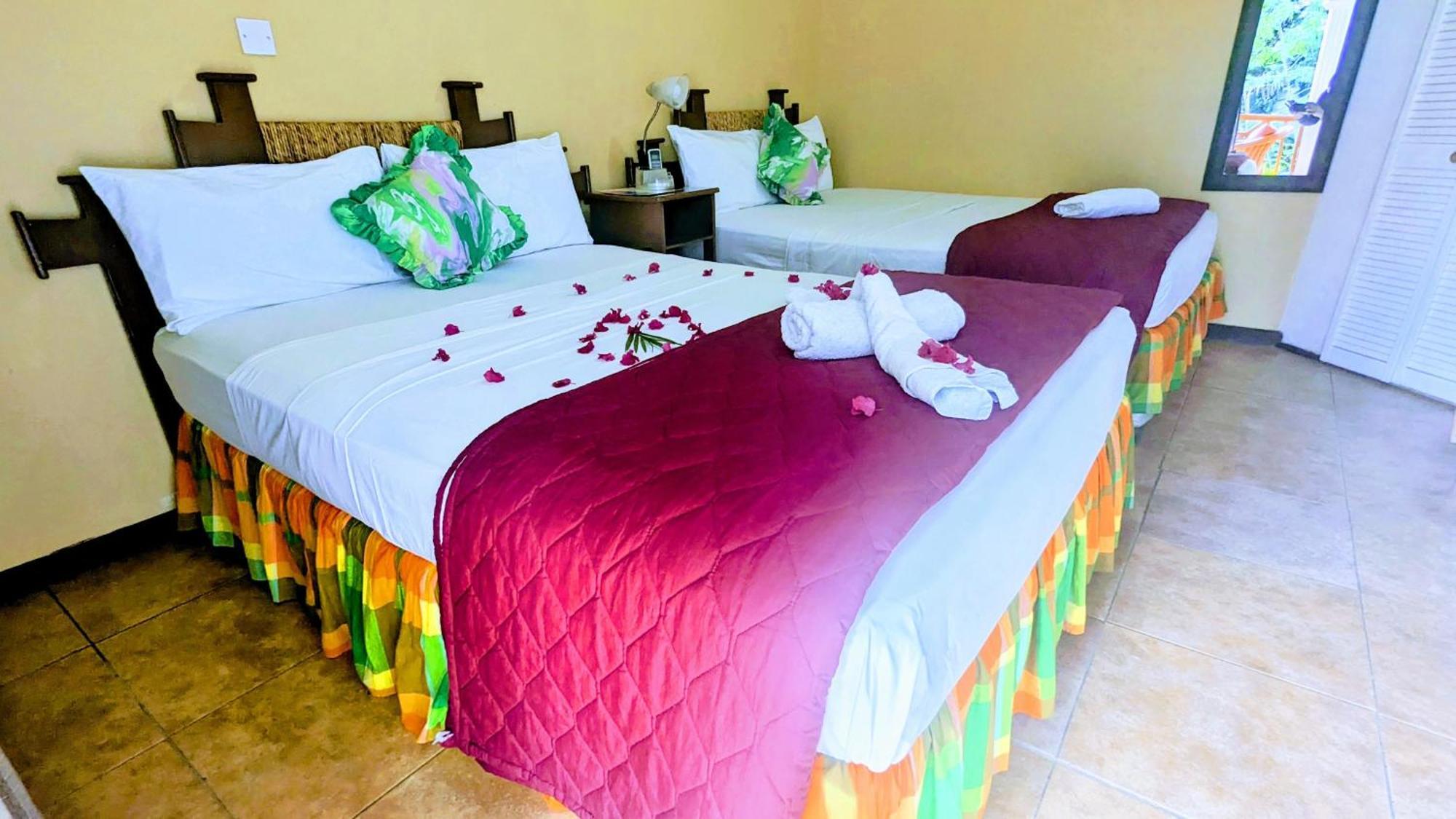 Sunset Lane Hotel Laborie Phòng bức ảnh