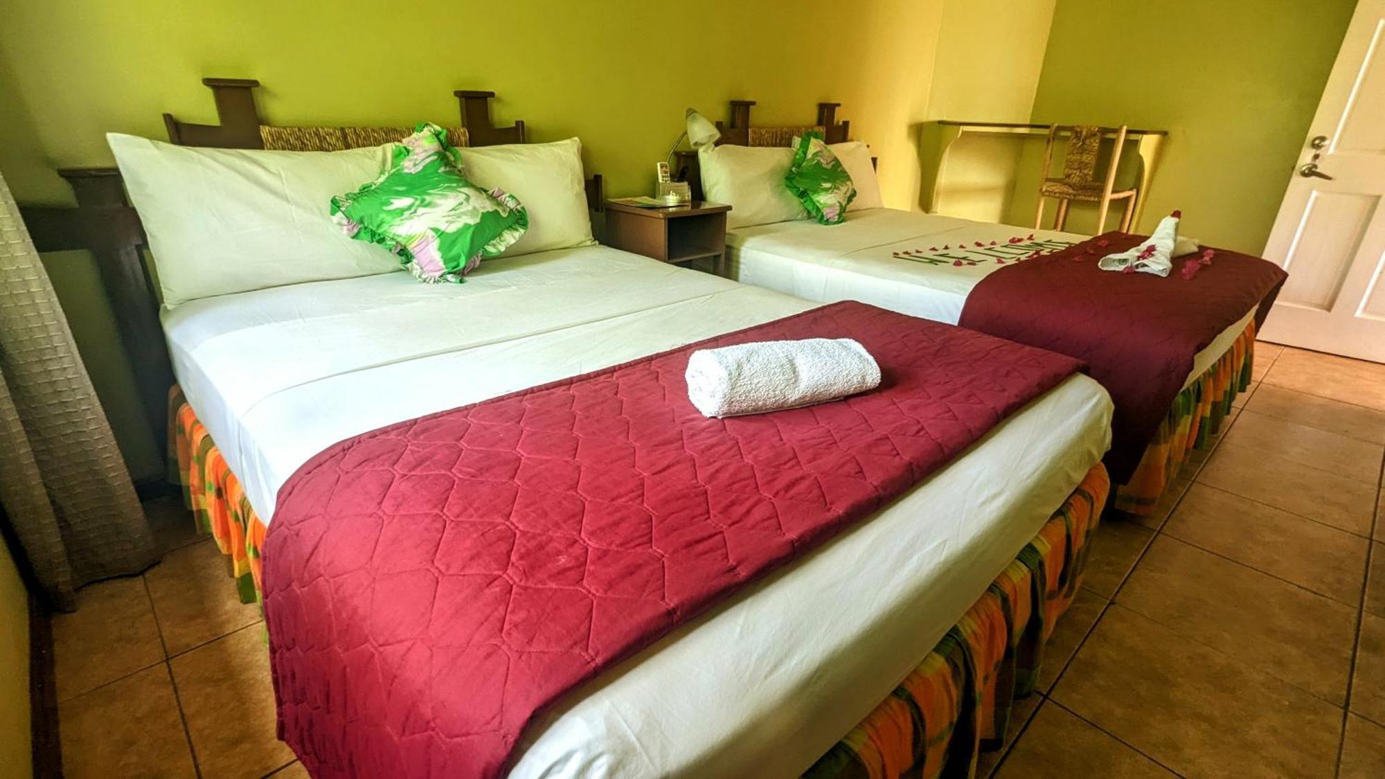 Sunset Lane Hotel Laborie Phòng bức ảnh
