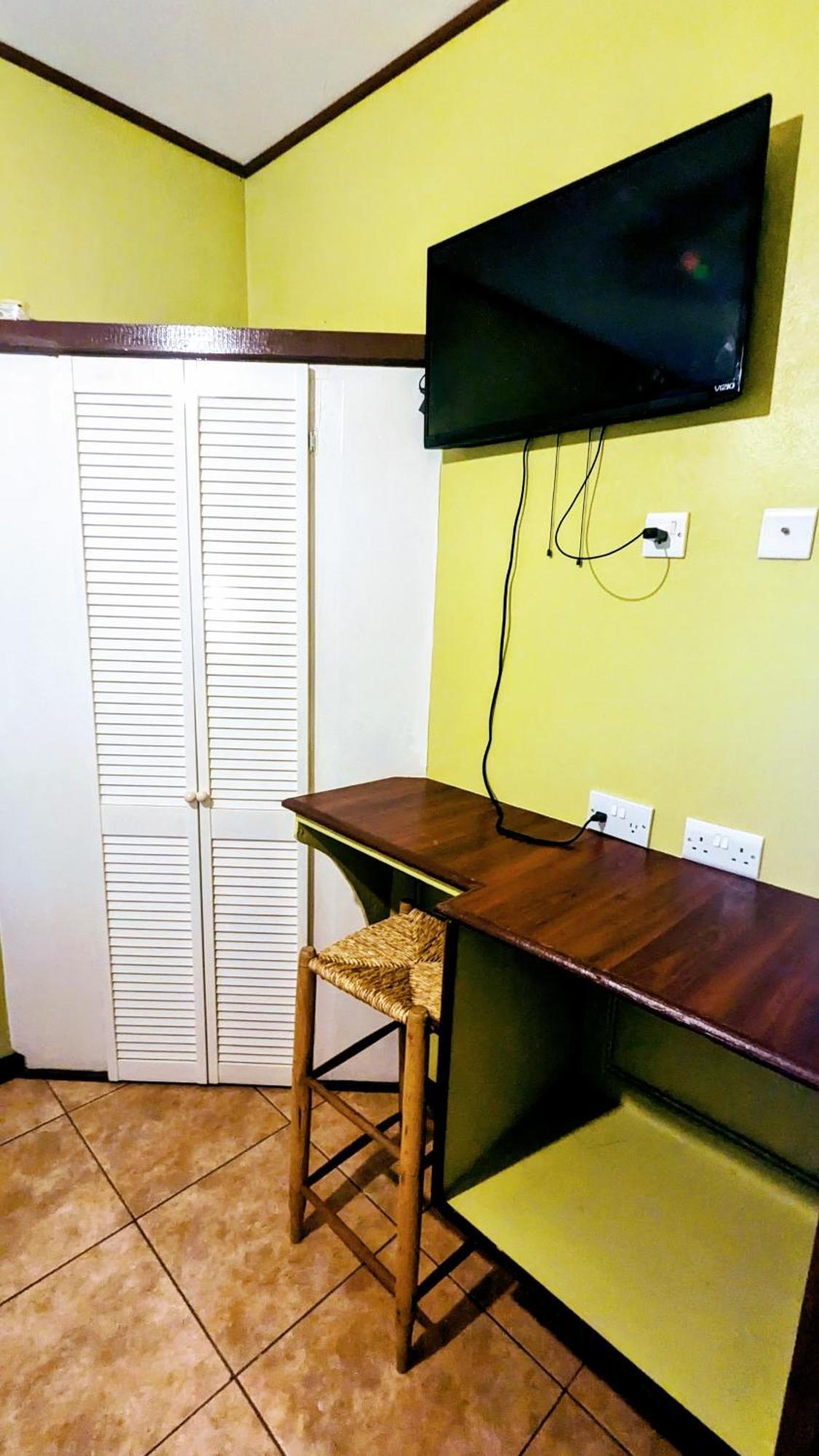 Sunset Lane Hotel Laborie Phòng bức ảnh