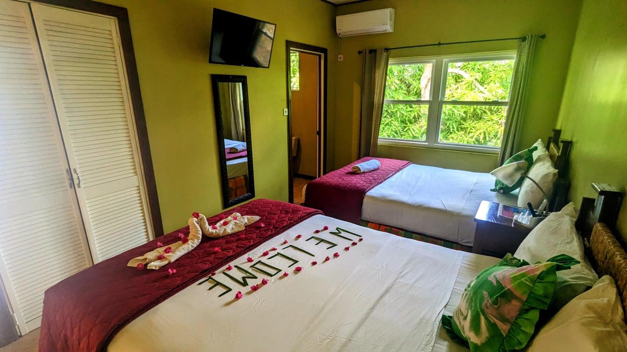Sunset Lane Hotel Laborie Phòng bức ảnh